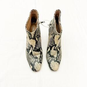Pour La Victoire Snakeprint Ankle Leather Round Toe Boots Leather Sole Size 8.5